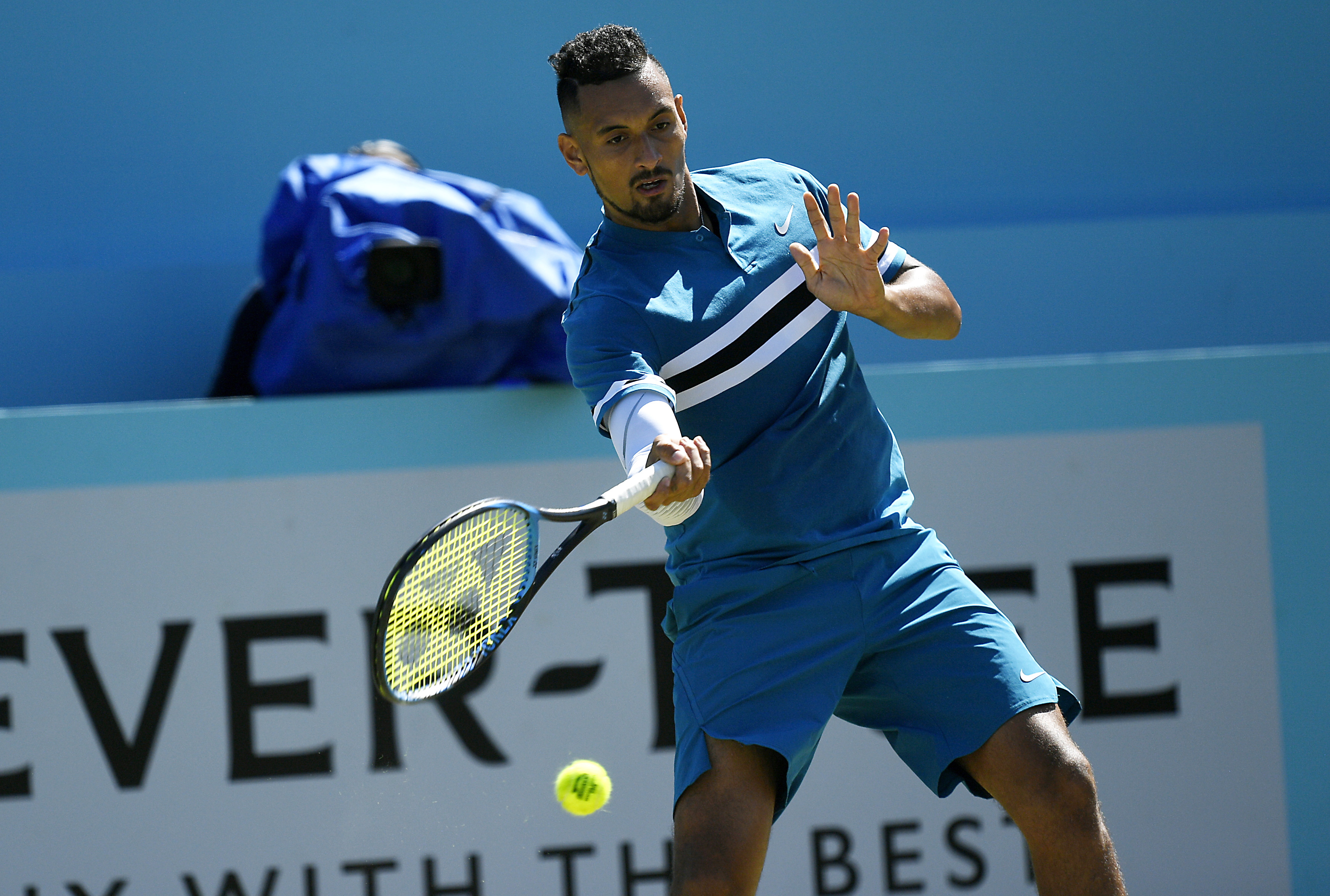 关于法国网球队险胜意大利网球队，克耶高斯关键制胜的信息