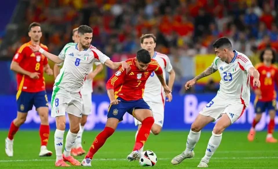 爱游戏大厅-欧洲杯小组赛落幕，强队悉数晋级