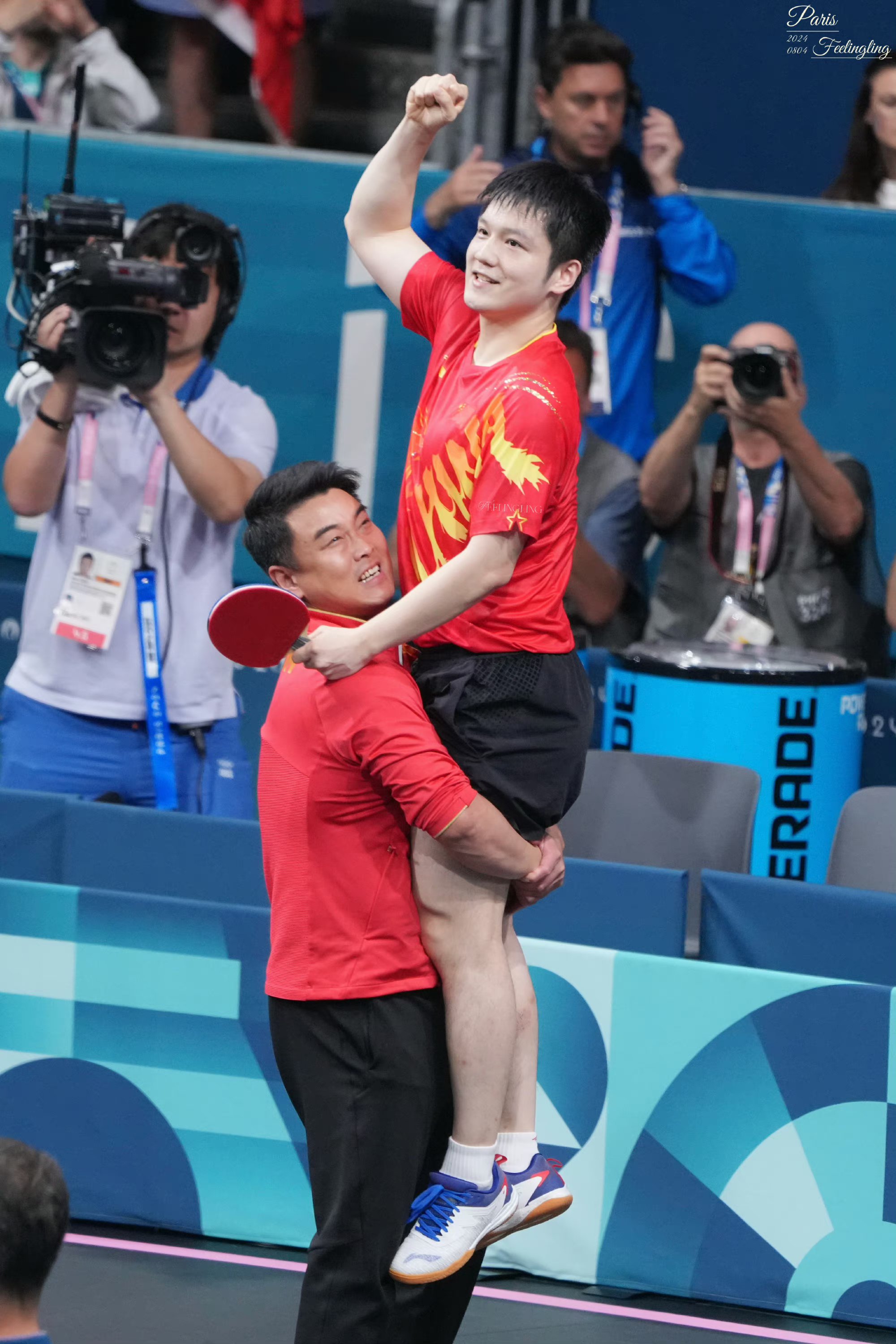 爱游戏APP-中国队逆转法国队，王皓点燃赛场