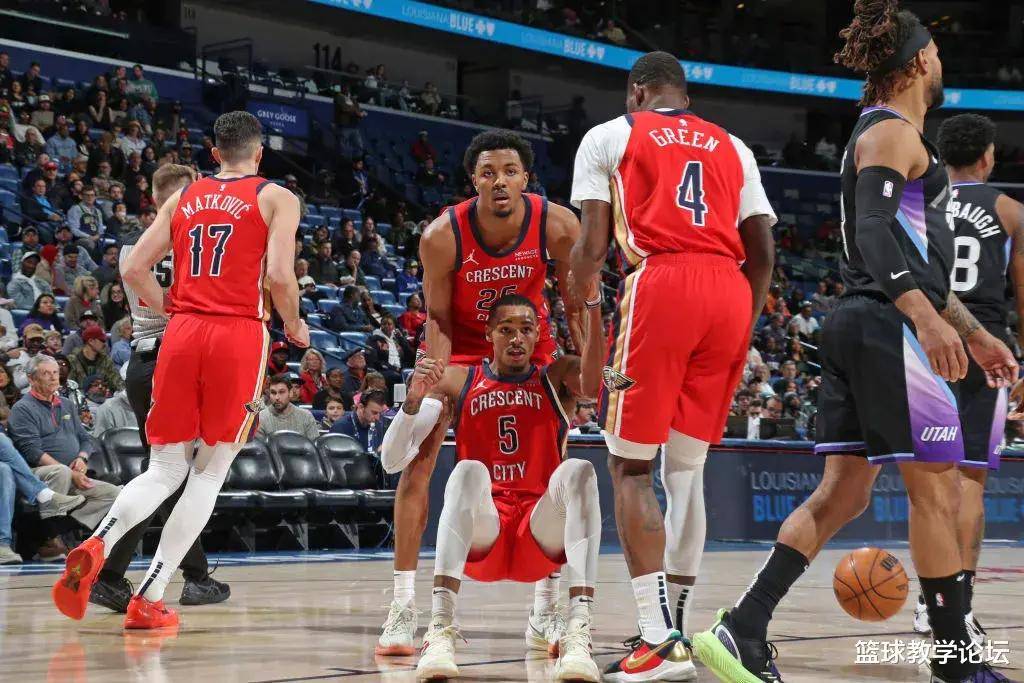 鹈鹕鏖战雄鹿，麦科勒姆刷新纪录的简单介绍