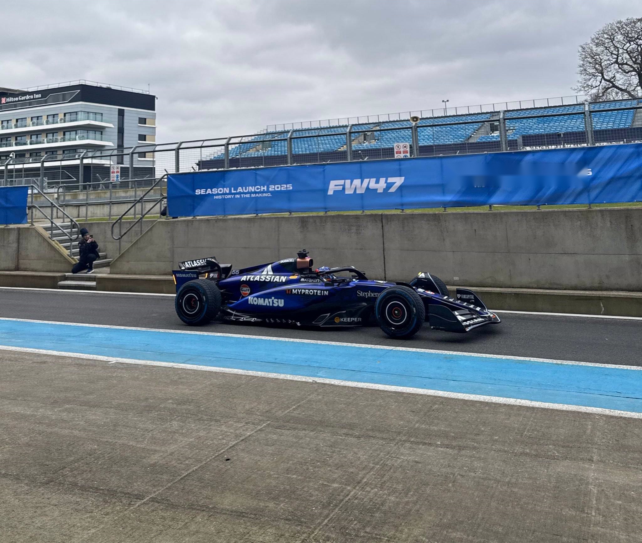 爱游戏大厅-红牛二队轻取索伯车队，塞恩斯高光表现