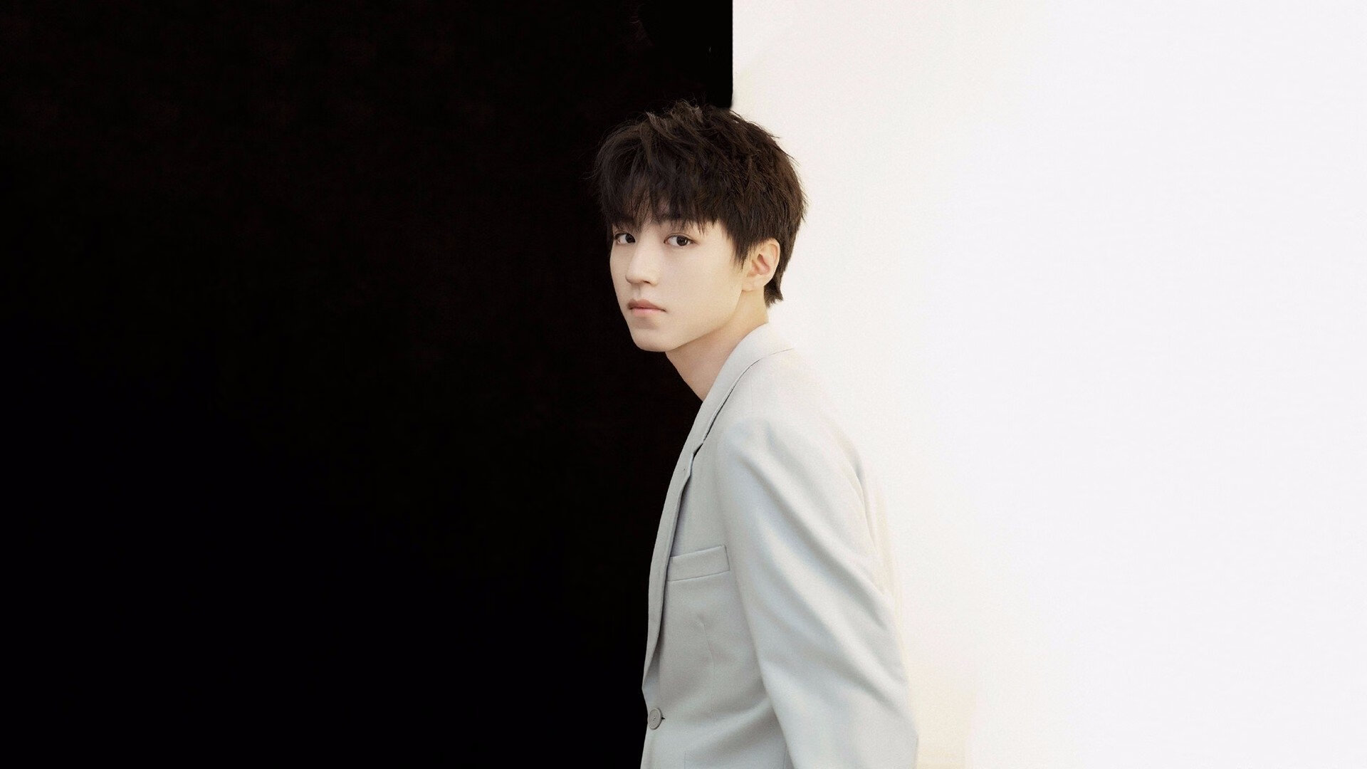 黑马狂飙,青年风暴席卷伊莫拉!红牛二队力克索伯,皮亚斯特里刷新最年轻领奖台纪录