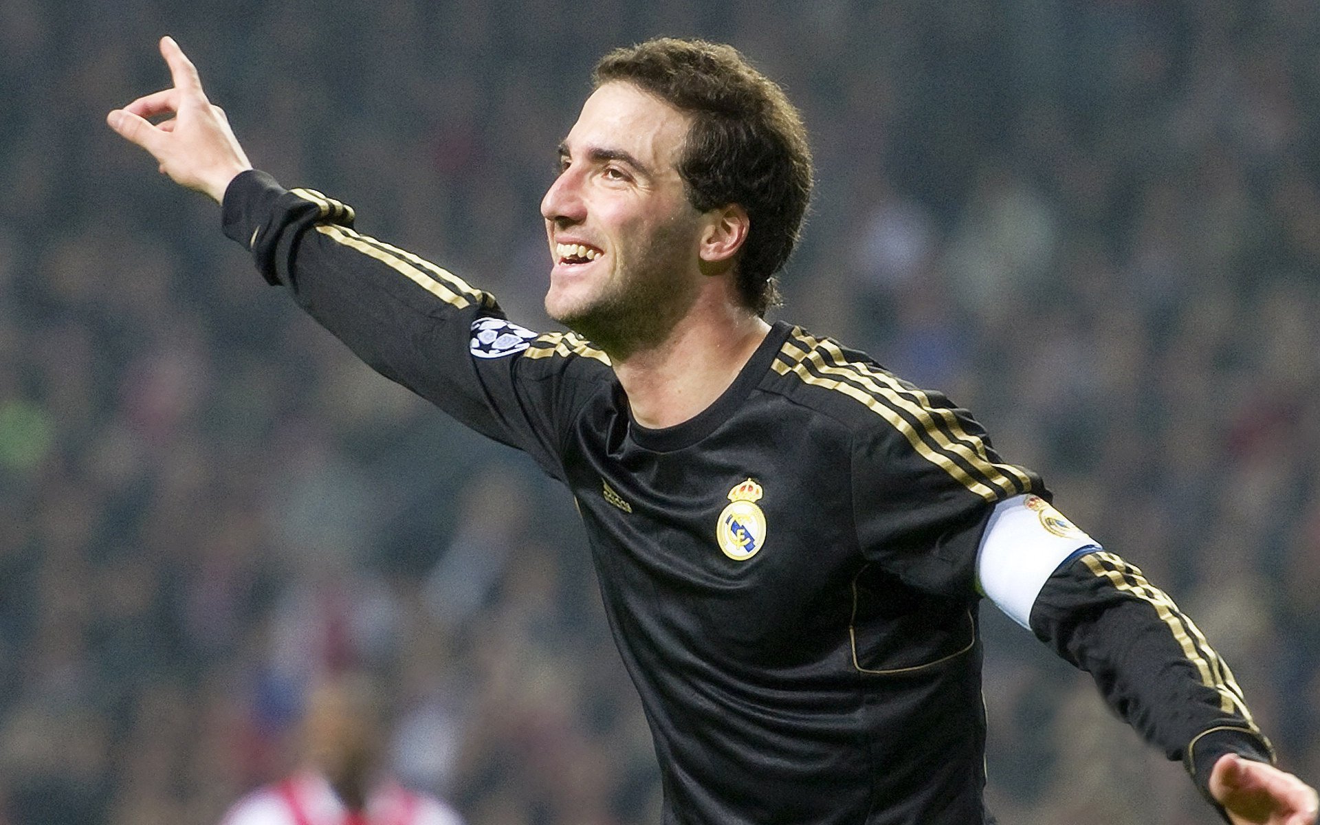 防守的艺术与进攻的洪流，凯塞多的中场法则与波兰的胜利方程式