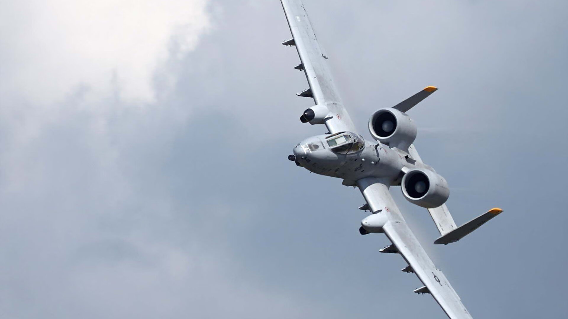 当沙漠雄心遇上红牛速度,梅西一脚编织的足球万花筒