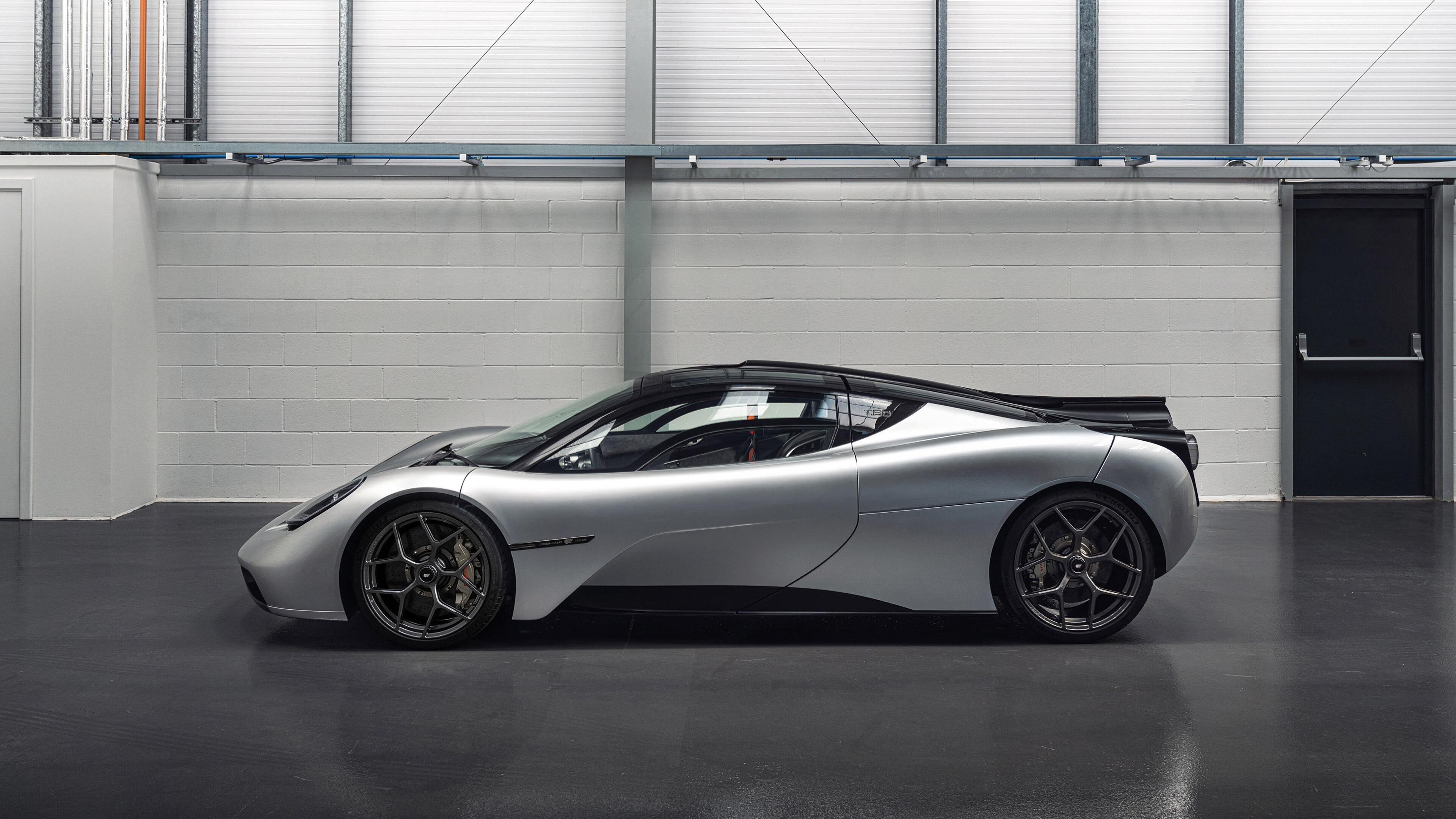 从伯纳乌到老特拉福德，几内亚之星在西德比闪耀后引领曼联强势晋级